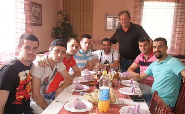 Fudbaleri Arsenala sa domacinom slave