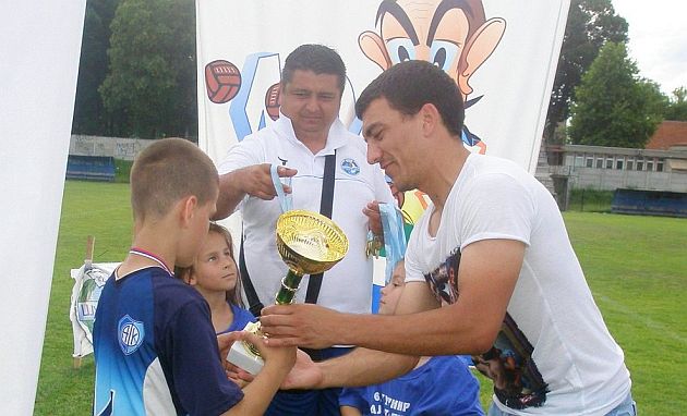 NENAD DJURDJEVIC urucuje nagrade najboljima, za 21.06.2016