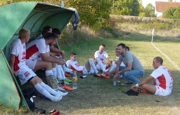 Igraci Srbije u pauzi sa trenerom Ivanom Dramicaninom, za 25.11.2016(1)
