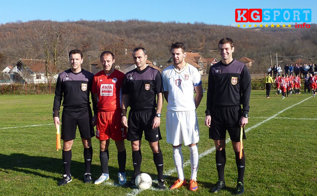 Kapiteni sa sudijskom trojkom copy